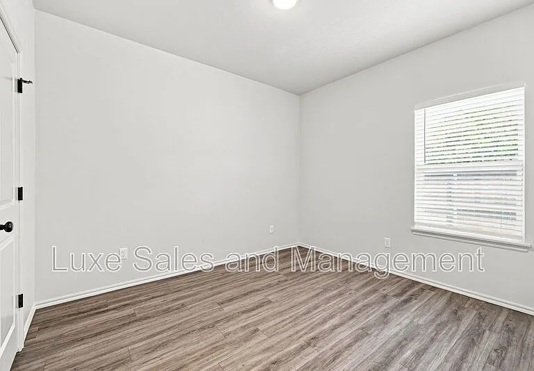 10912 Oak Hollow Dr — Photo 10