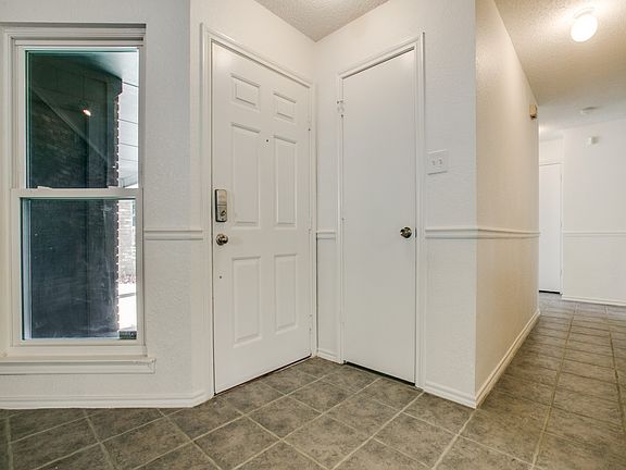 4th image of 2411 Bayberry Ln