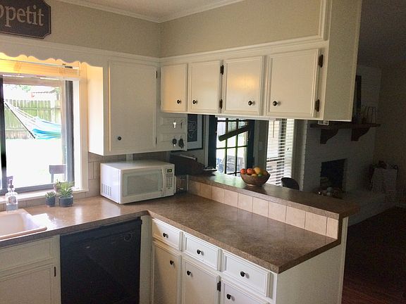 3rd image of 112 Montezuma Dr