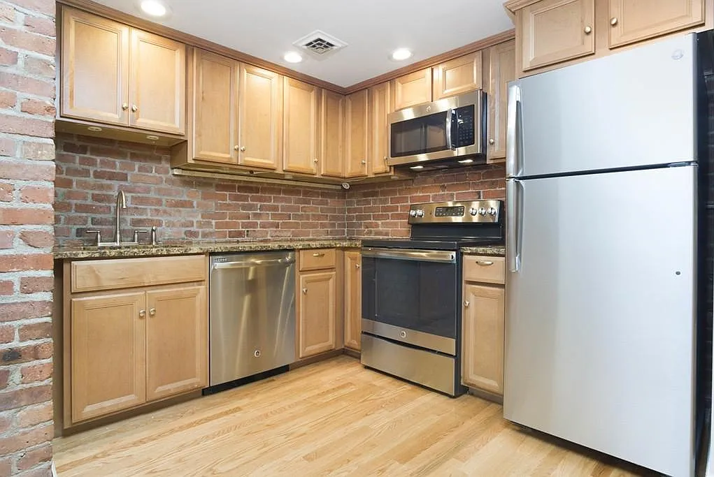 2 bed, 9999 sqft, $3,900 — Photo 1