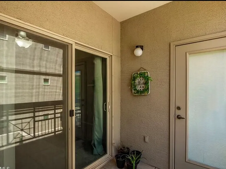 420 W 1st St #219 — Photo 20