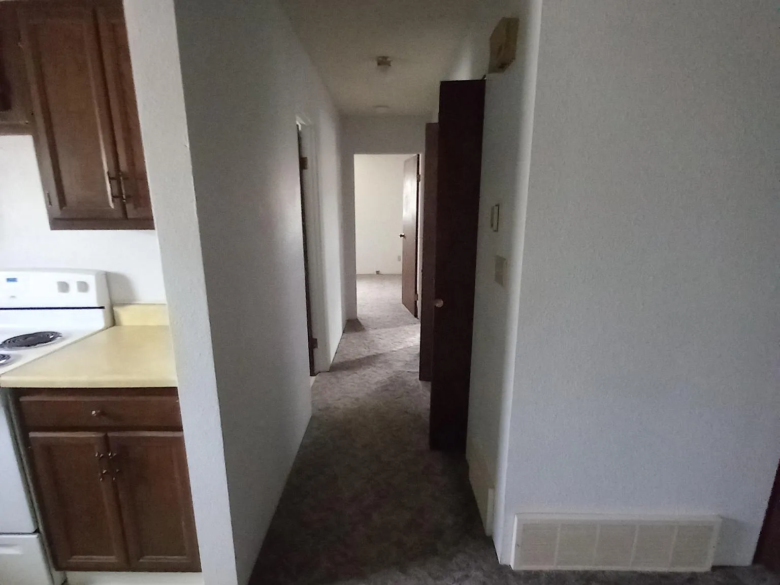 2 bed, 1008 sqft, $850 — Photo 2