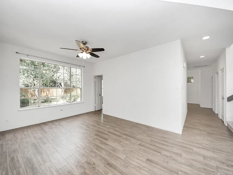 103 E Lakeridge Dr — Photo 9