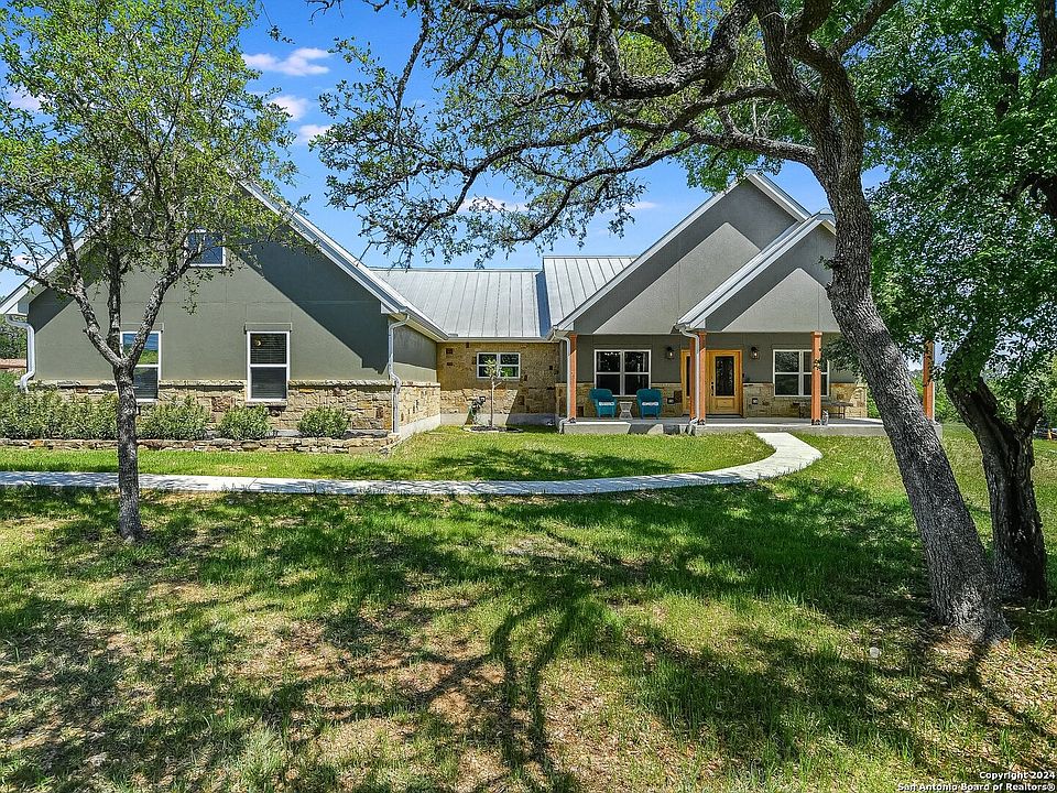 1st image of 653 Cambridge Dr