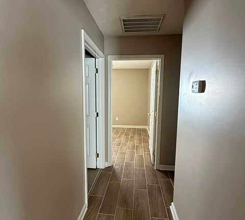 3rd image of 1060 Lucille Dr