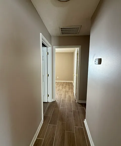 1060 Lucille Dr — Photo 3