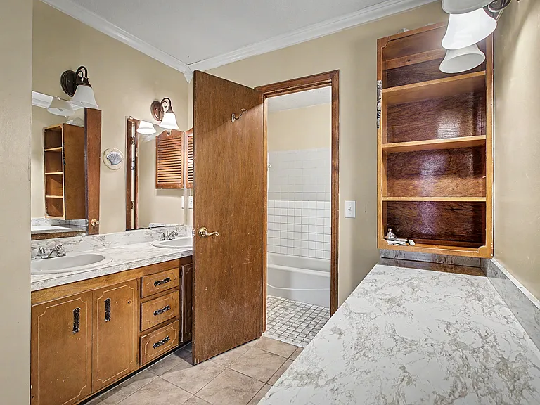 302 Bernard Rd — Photo 33