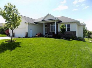 425 Prairie View Dr, Fairfax, IA 52228