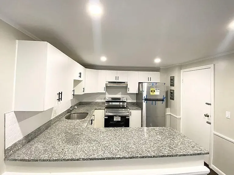 520 Talbot Ave #8 — Photo 1