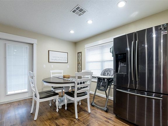 5th image of 105 Sunset St