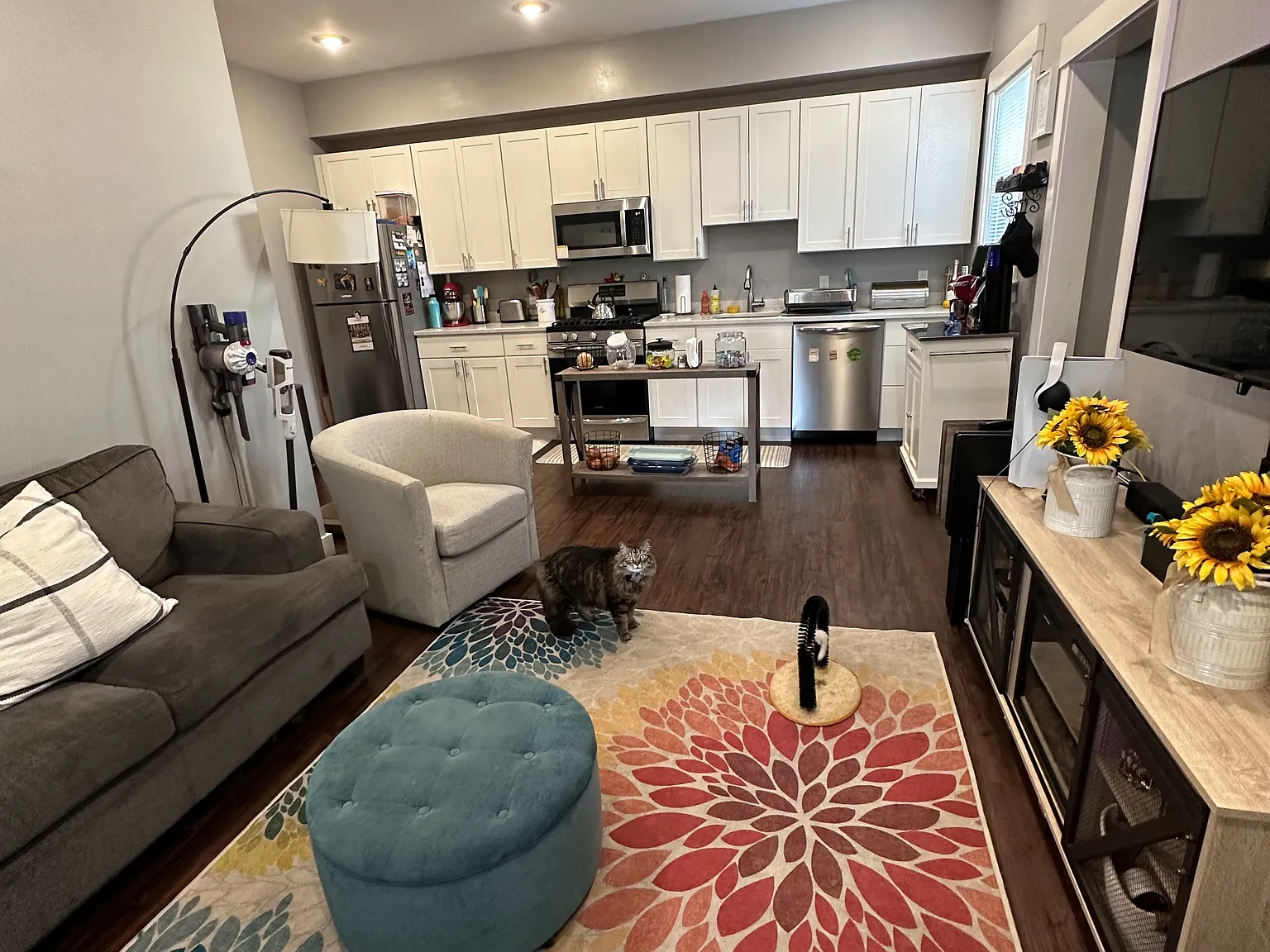 4 bed, 1250 sqft, $4,400 — Photo 3