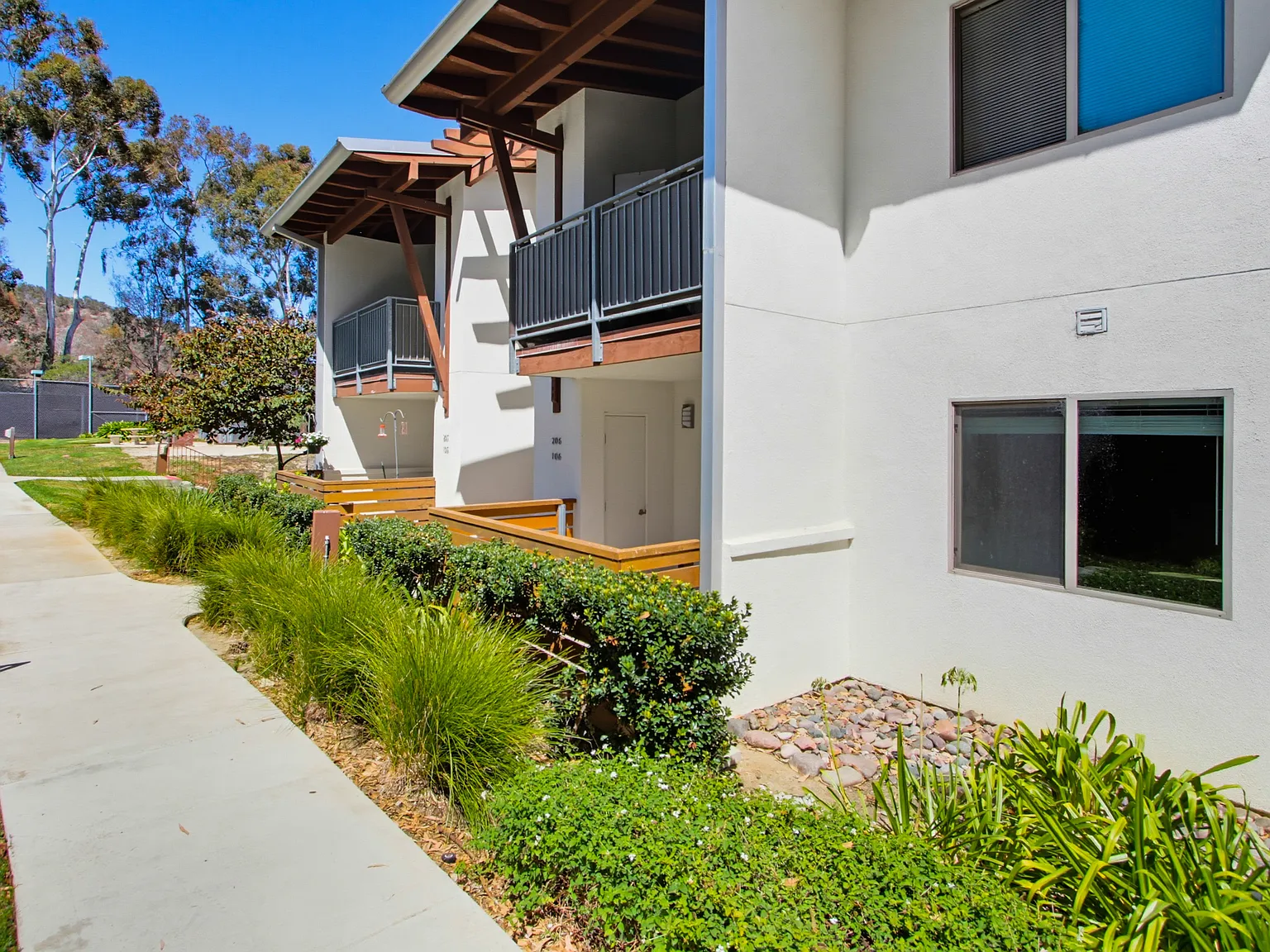 2 bed, 906 sqft, $3,400 — Photo 3