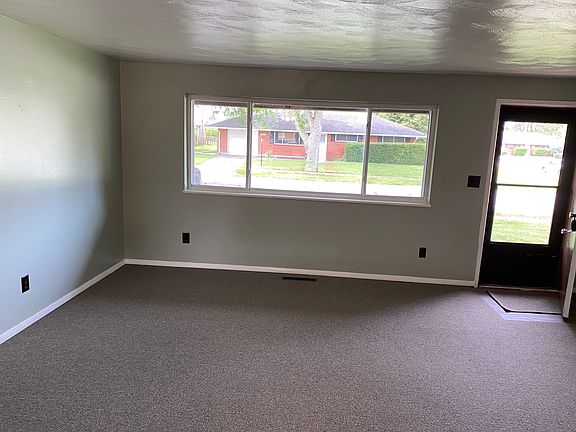 5th image of 4070 Waterbury Dr
