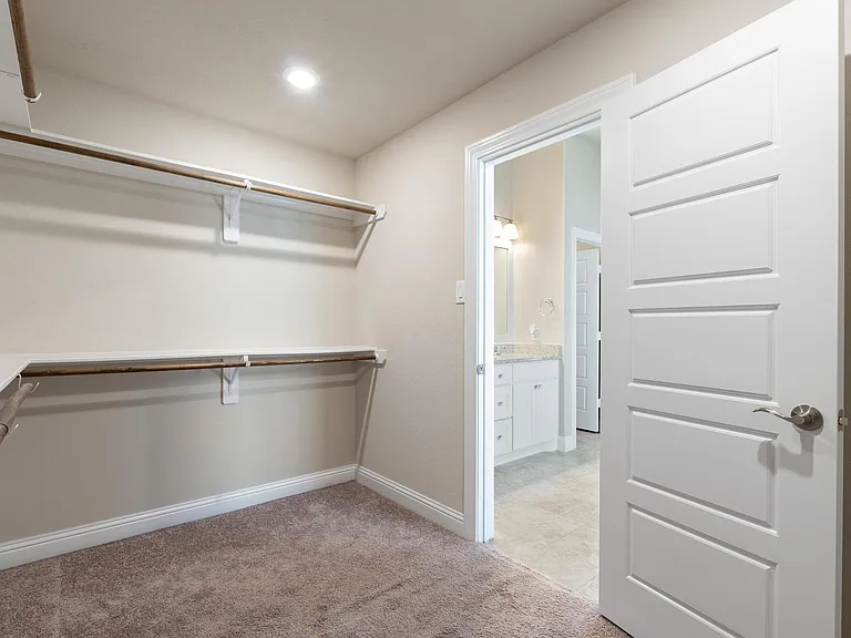 18716 Laurel Hills Dr — Photo 22