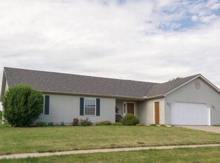 1906 Juniper Dr, Mahomet, IL 61853