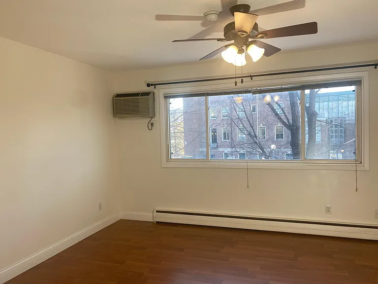 322 Clifton Ave — Photo 4