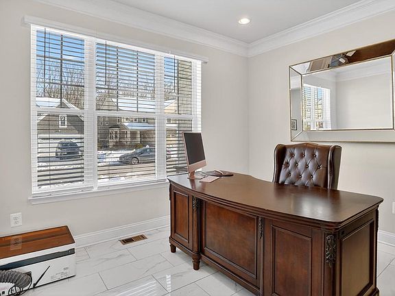 5th image of 356 Daleview Dr