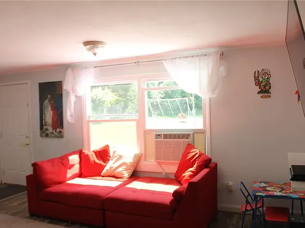 24 Pontiac St, Webster, NY 14580