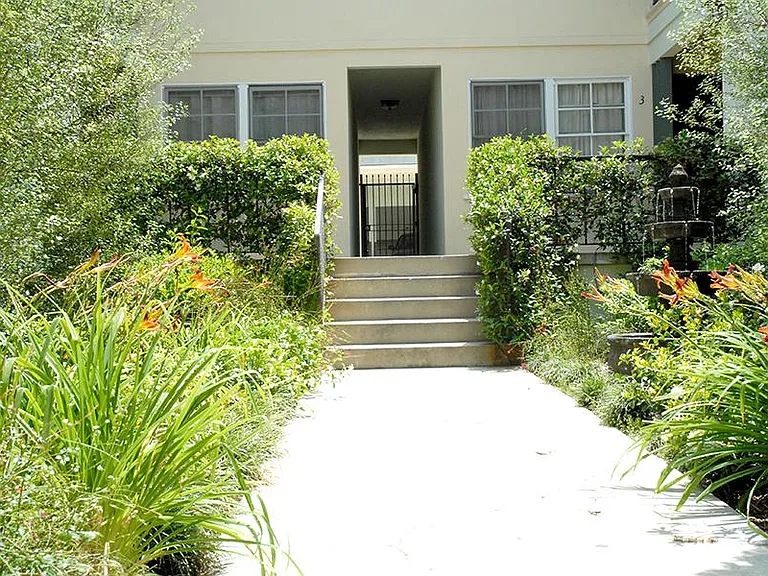 1186 S Fairfax Ave #5 — Photo 13