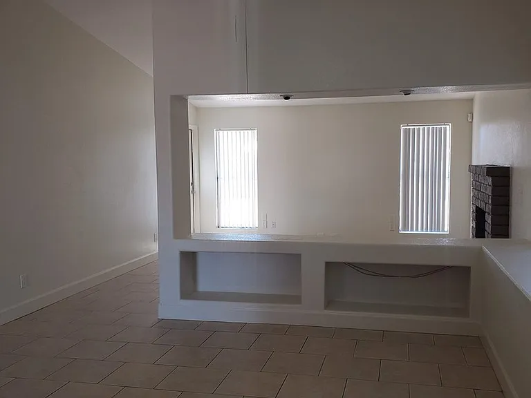 3637 W Angela Dr — Photo 4