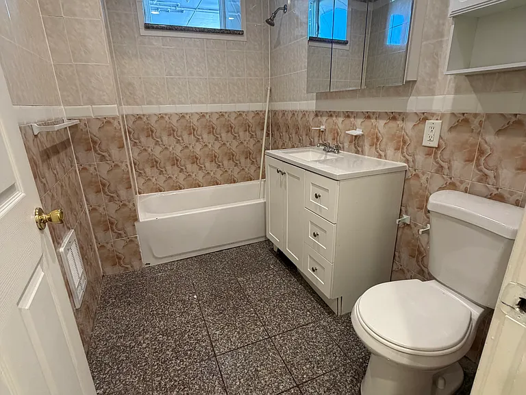 377 Danforth Ave #9B — Photo 5