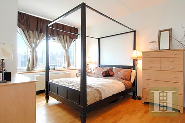 Rented by Halstead Real Estate | media 16