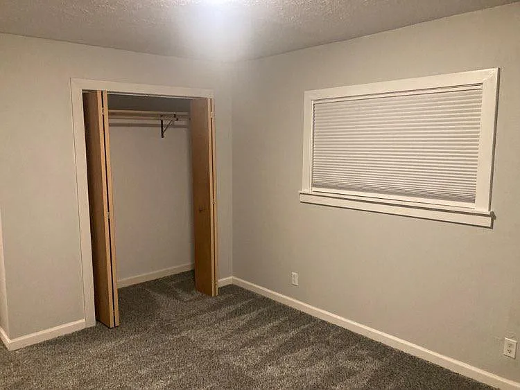 534 E Bridgeport Ave — Photo 8