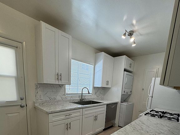 2nd image of 1526 Dixon St #D