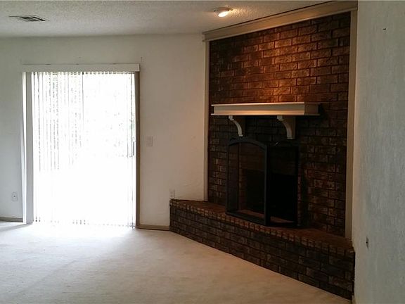 4th image of 304 S English Dr