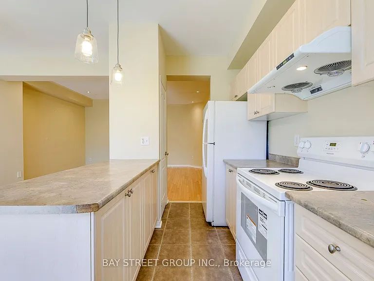 2413 Whistling Springs Cres — Photo 15
