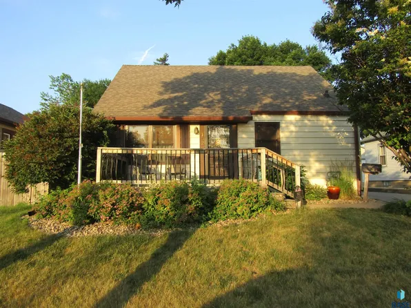 102 S Van Eps Ave, Sioux Falls, SD 57103