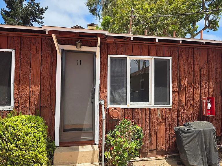 1660 N Coast Hwy 101, Cabins — Photo 1