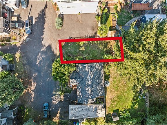 3rd image of 212 NE Bridgeton Rd