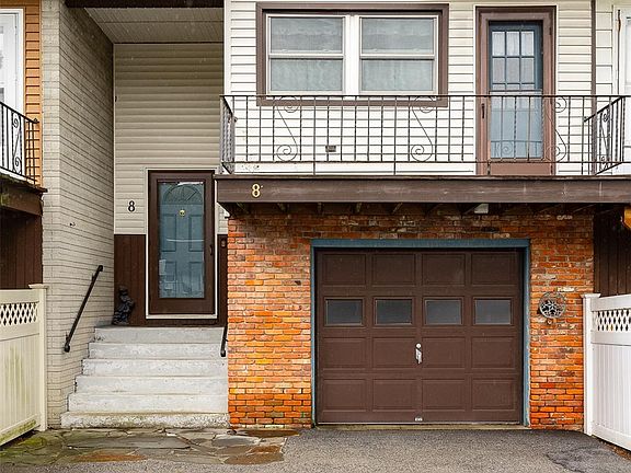 2nd image of 8 Boxwood Court