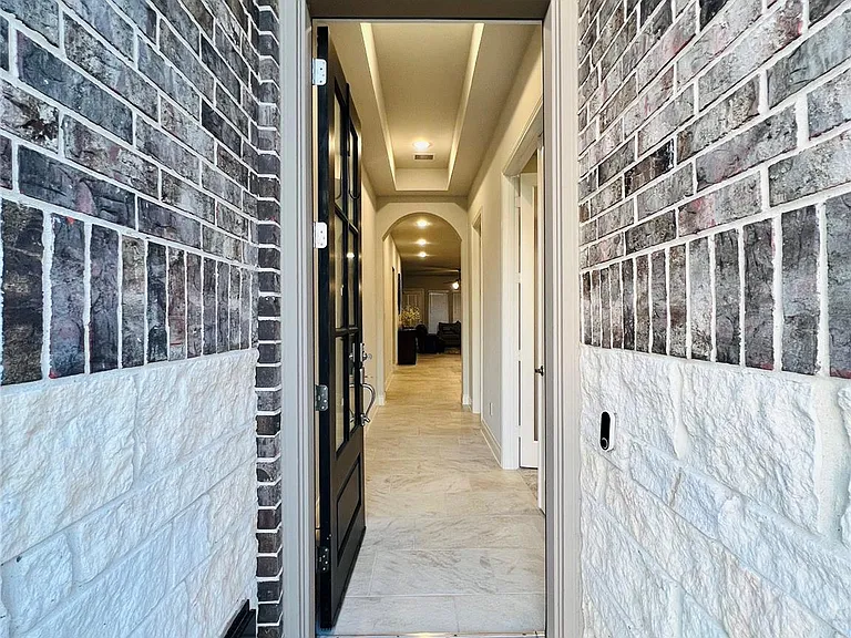 2102 Marian Lee Ln — Photo 3