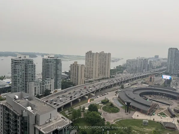 30 Grand Trunk Cres #3712, Toronto, ON M5J 3A4