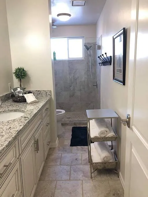 5 bed, 3.5 bath, 2769 sqft, $2,990 — Photo 2