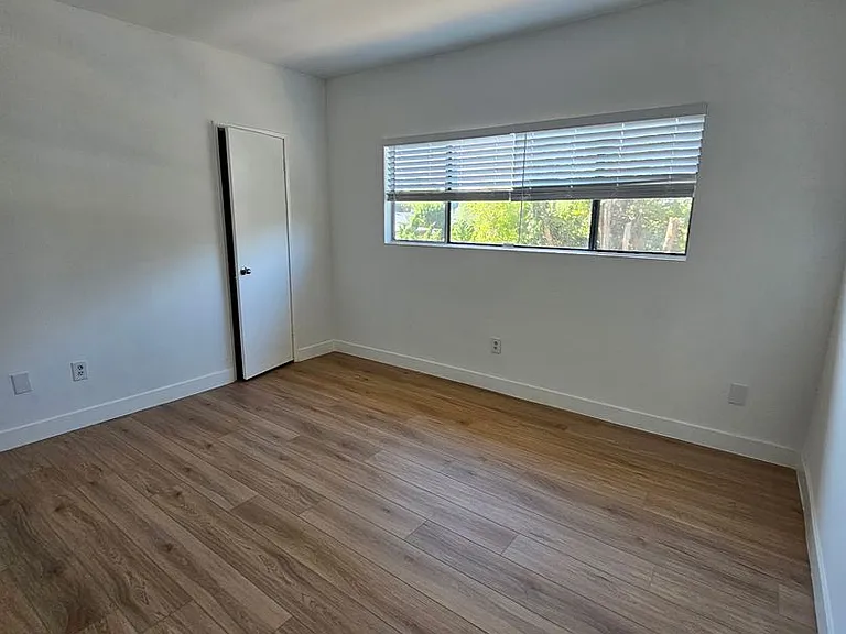 7061 Whitsett Ave — Photo 9