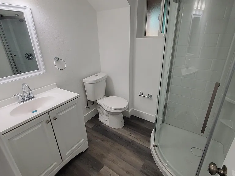 2341 Irving Ave #5 — Photo 9