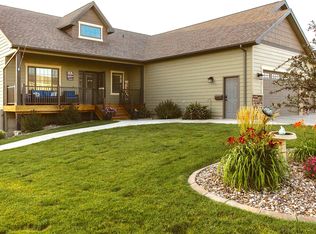 2569 Country Oak Dr, Dickinson, ND 58601
