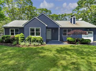 4 Bay View Dr W, Hampton Bays, NY 11946
