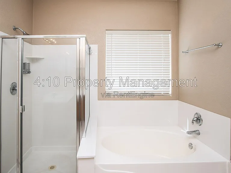 951 E Bellerive Pl — Photo 17