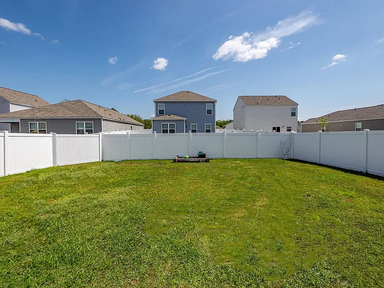 214 Wild Strawberry Ln — Photo 36