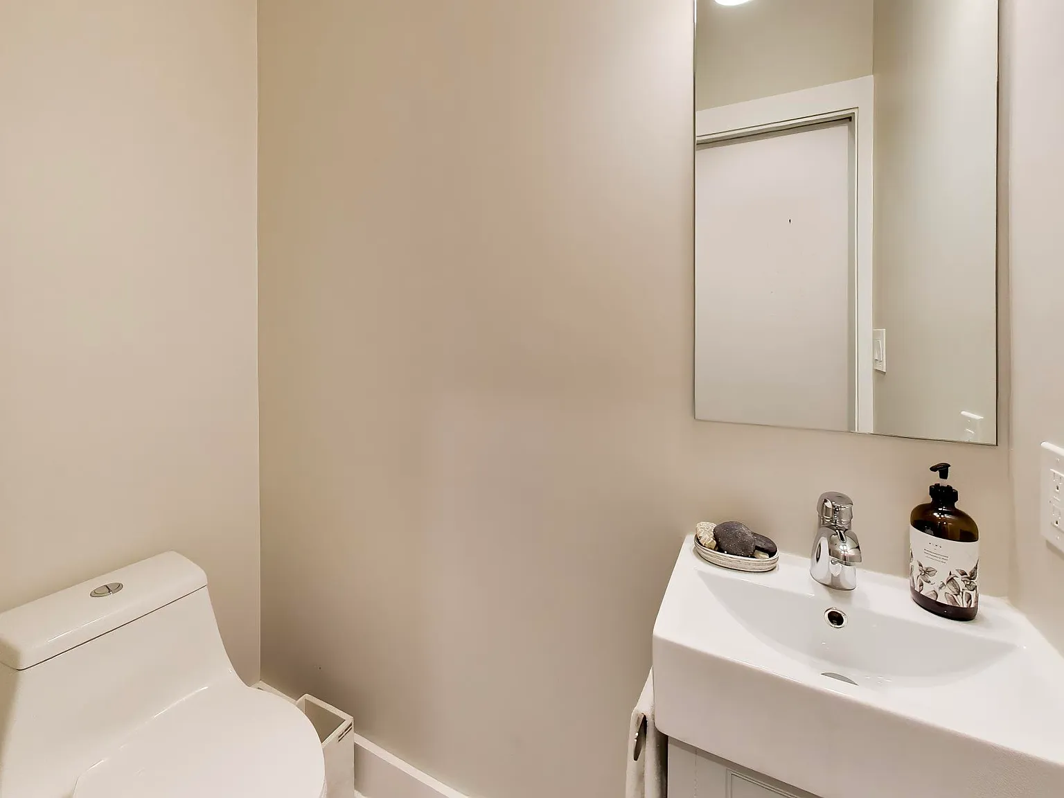 1 bed, 730 sqft, $1,980 — Photo 3