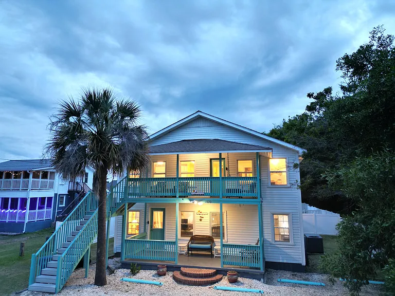 1420 Holly Driveunit A — Photo 2