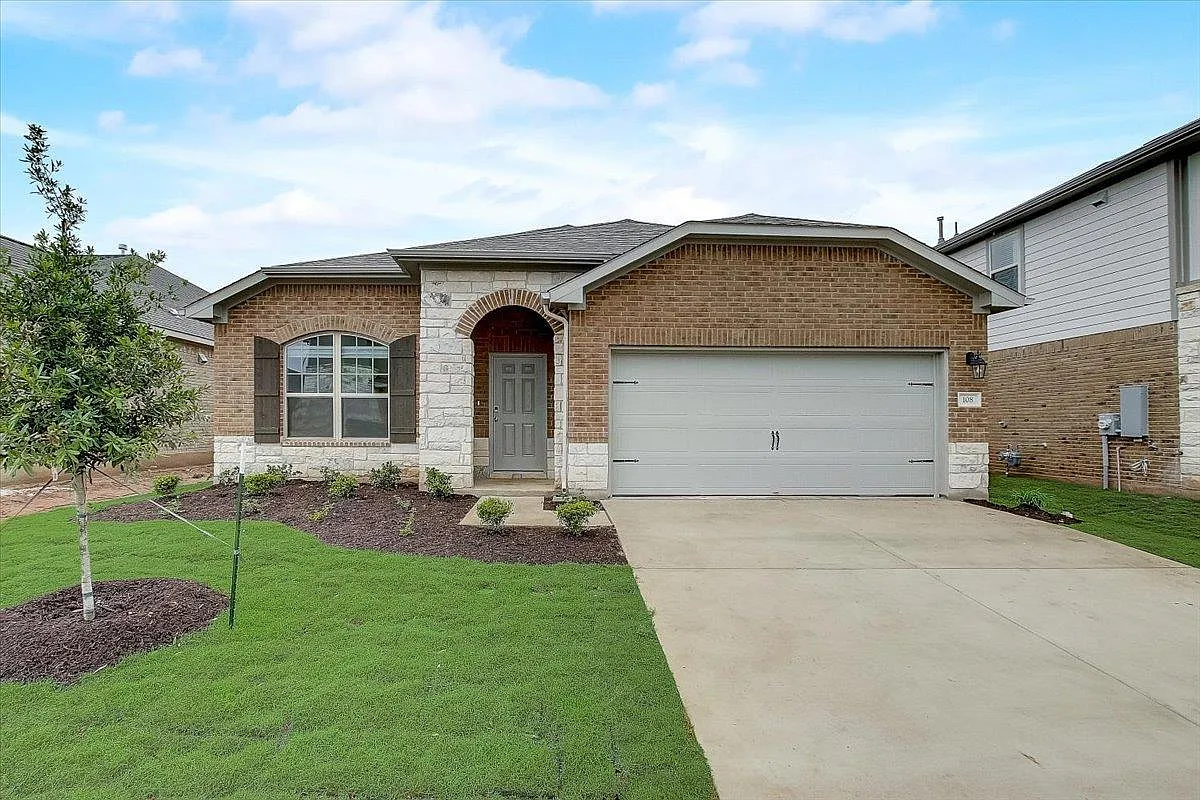 3 bed, 2.0 bath, 1943 sqft, $2,249 — Photo 1