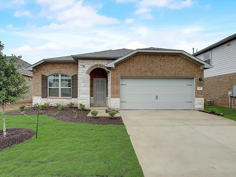 108 Peruvian Ln — Photo 1