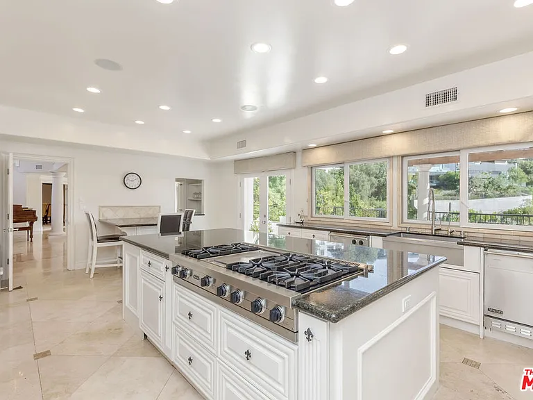 1922 Bel Air Rd — Photo 15