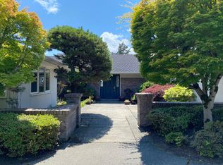 9621 Hilltop Rd, Bellevue, WA 98004