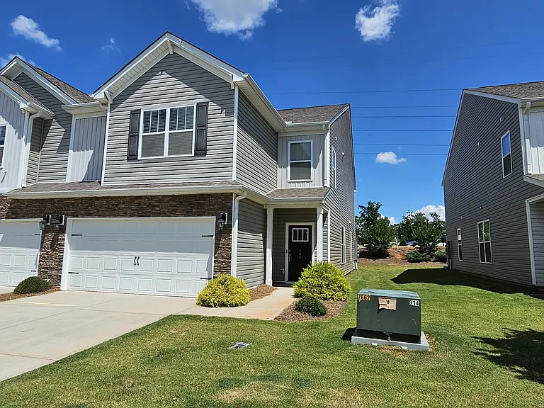 509 Yellow Fox Rd — Photo 2
